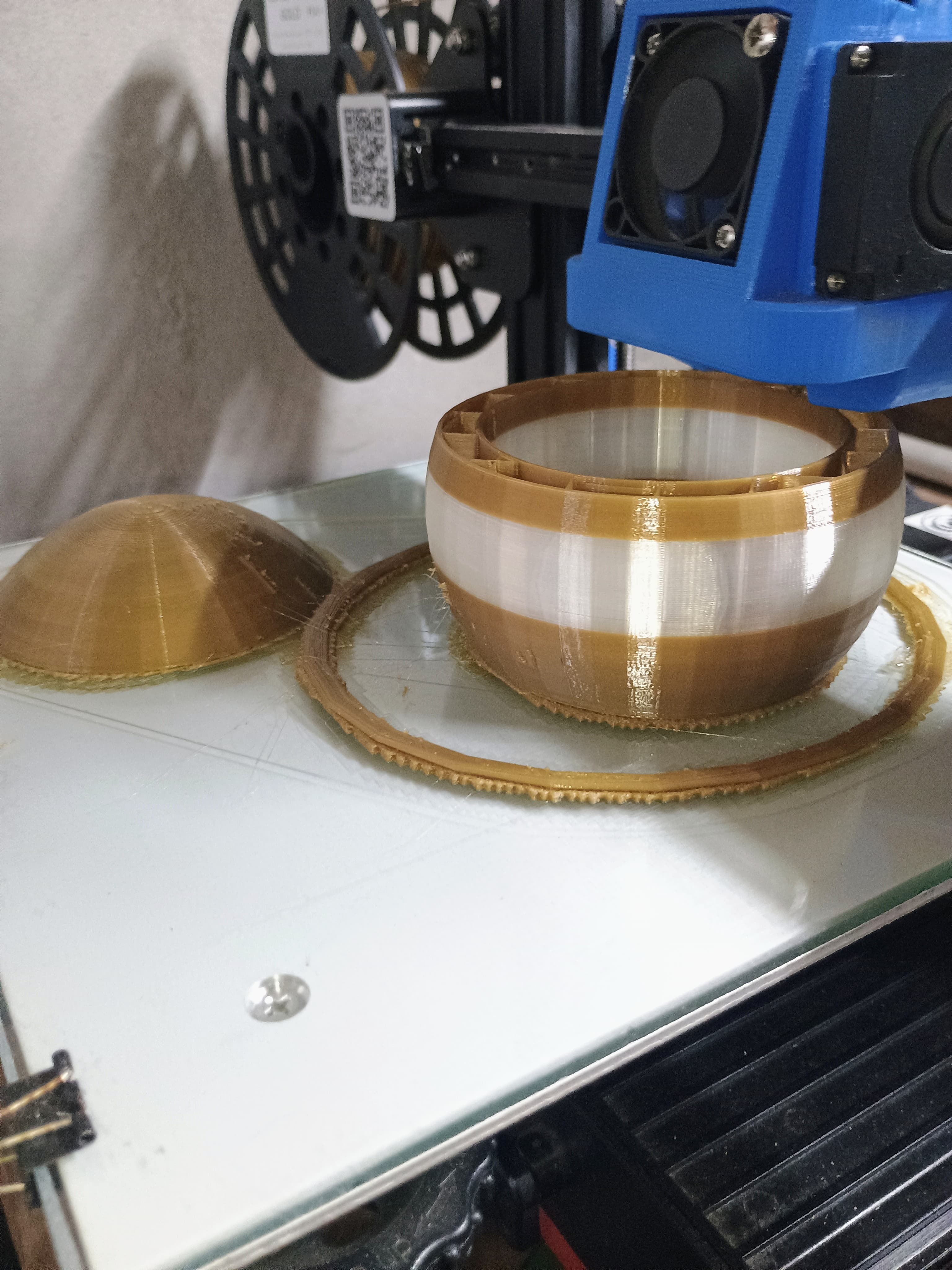 Pieza siendo impresa en la Ender 3D