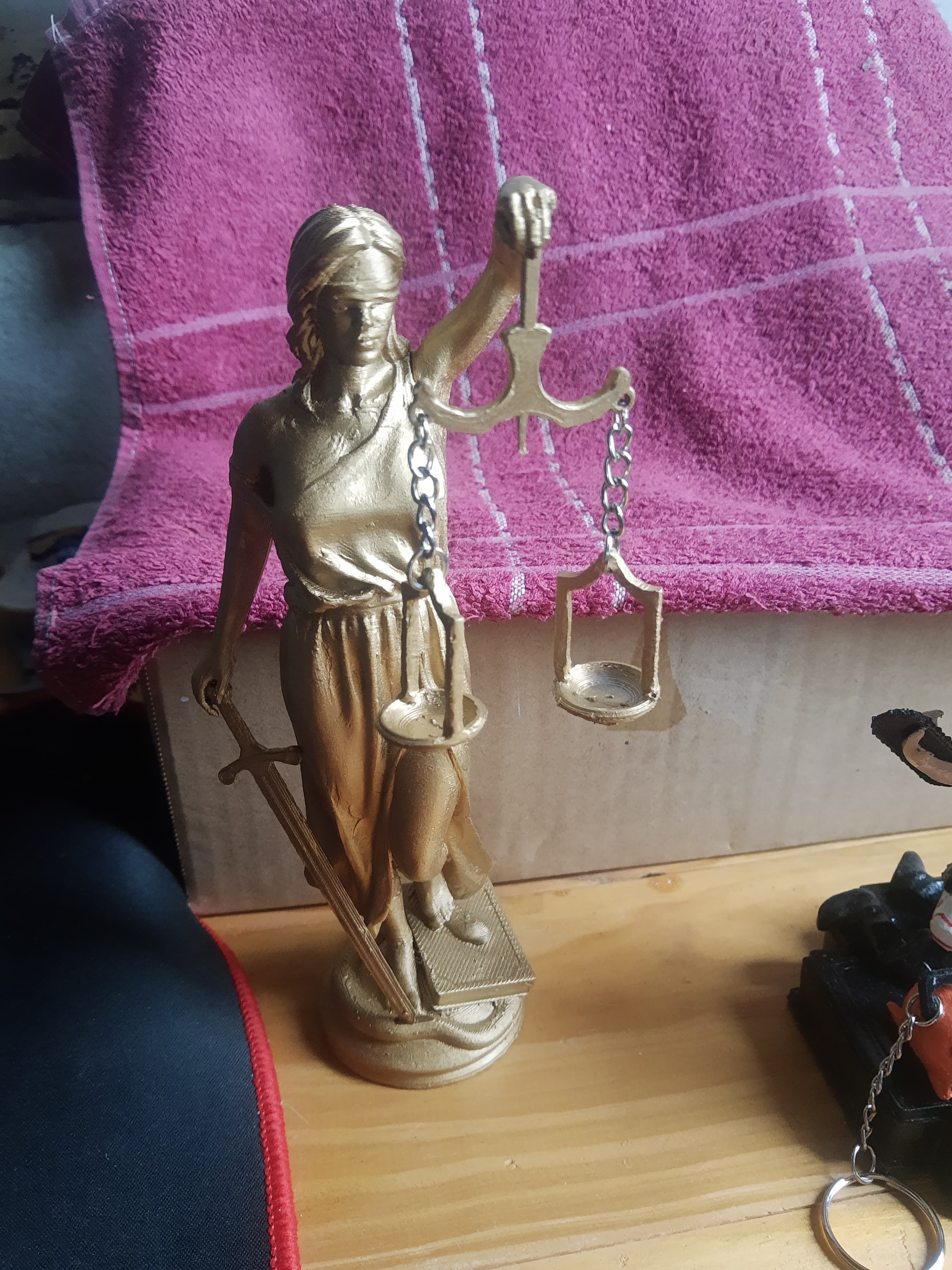 Lady Justice — estatuilla dorada